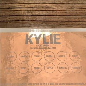 Kylie Cosmetics Makeup - Kylie Eye Palette in Natural colors Kylie Cosmetics Makeup - Kylie Eye Palette in Natural colors